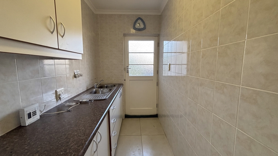 To Let 5 Bedroom Property for Rent in Myburgh Park Western Cape